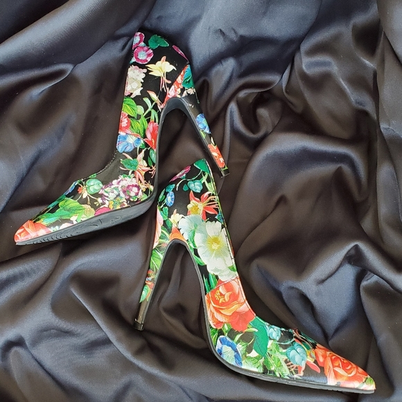 Hot Tomato Heels - Picture 5 of 8